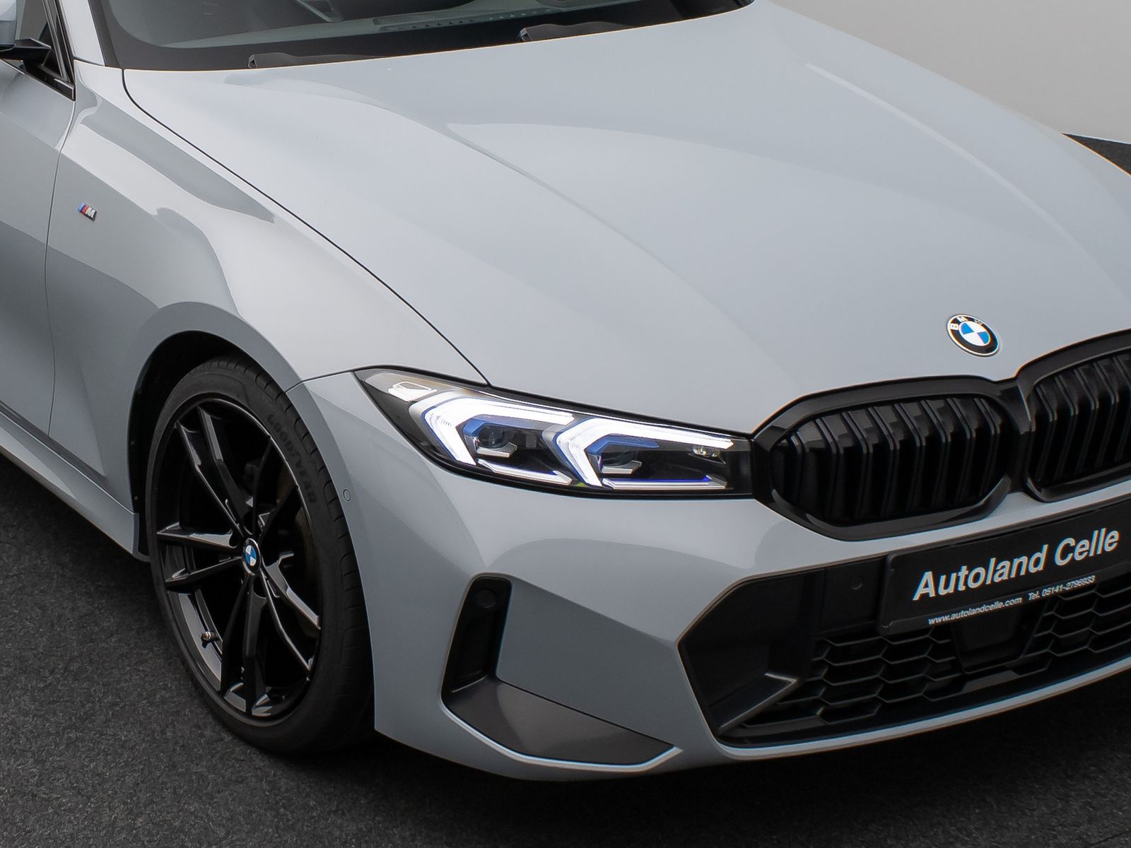 Fahrzeugabbildung BMW 320d M Sport Kamera DAB HiFi HUD Stop&Go Komfort