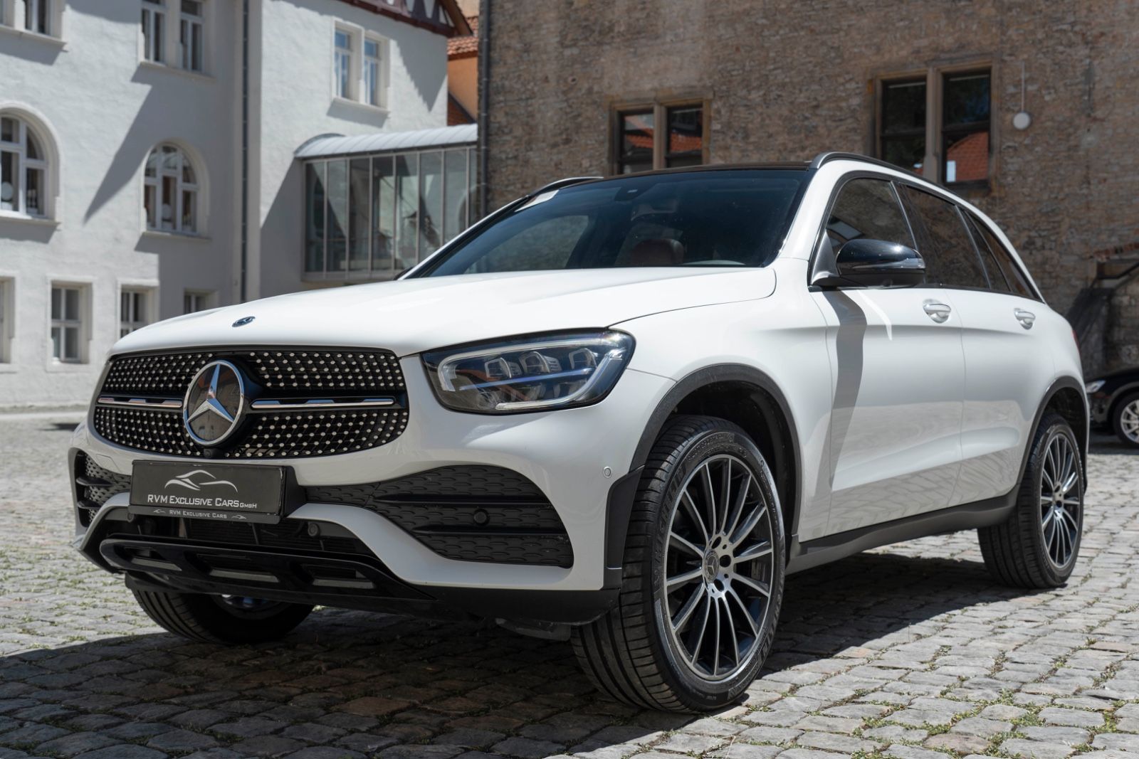 Fahrzeugabbildung Mercedes-Benz GLC 300 AMG-LINE BURMESTER LED 360° SHZ PANO