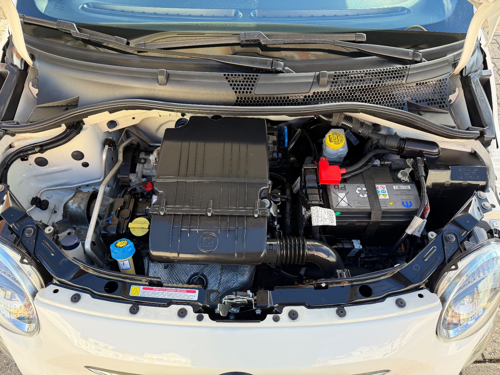 Fahrzeugabbildung Fiat 500 Lounge APPLE CAR PLAY PDC PANORAMA