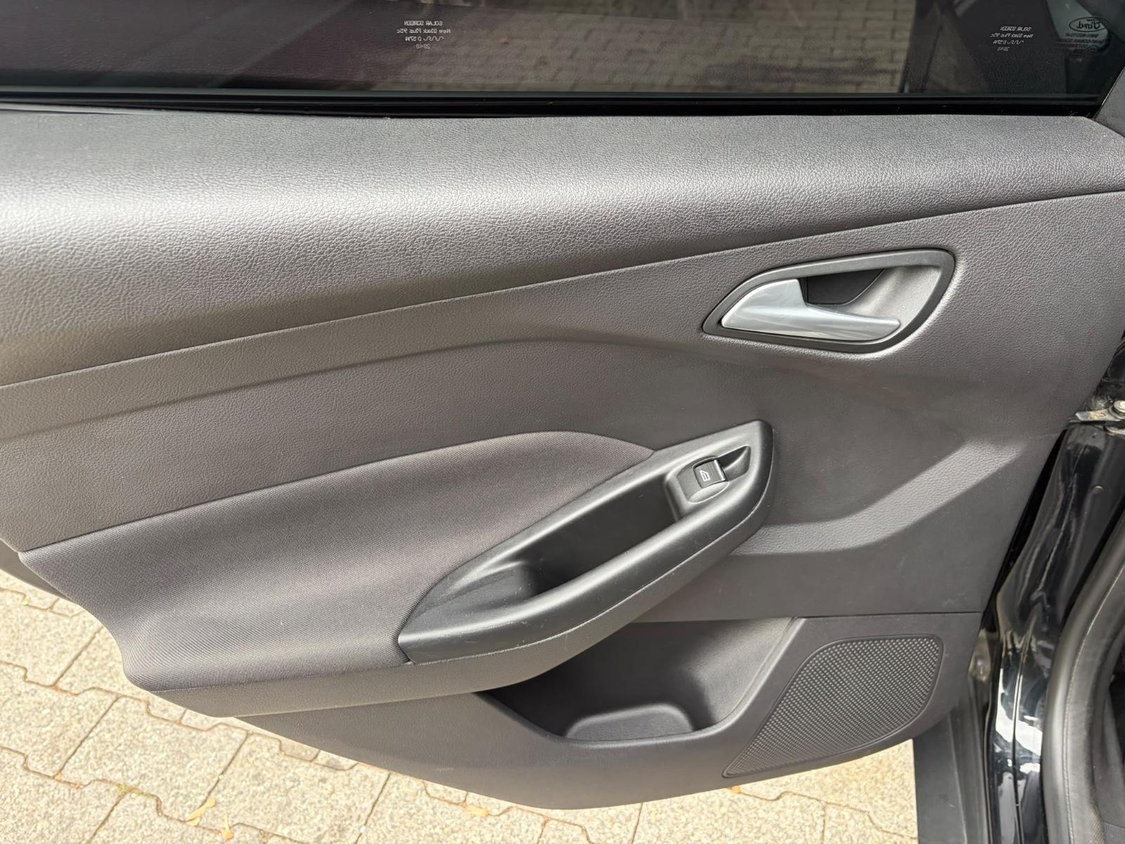 Ford Focus 2014 — photo 9