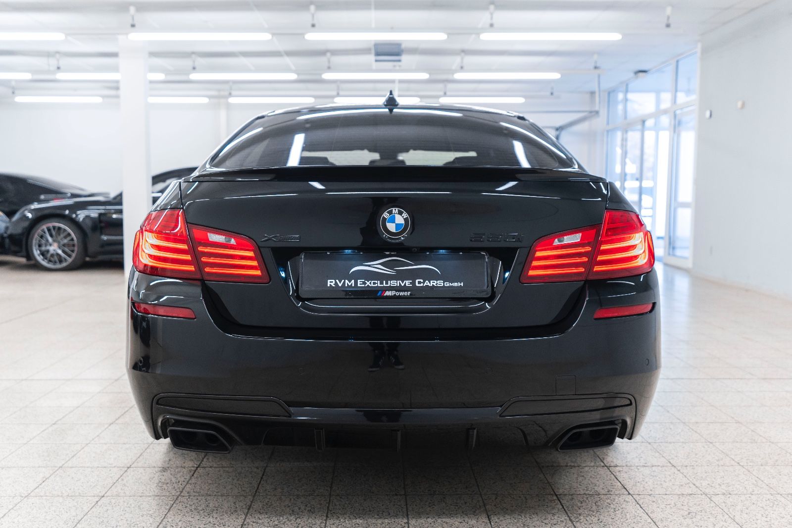 Fahrzeugabbildung BMW 550I Xdrive M-Performance HUD LED KAM NAV H&K