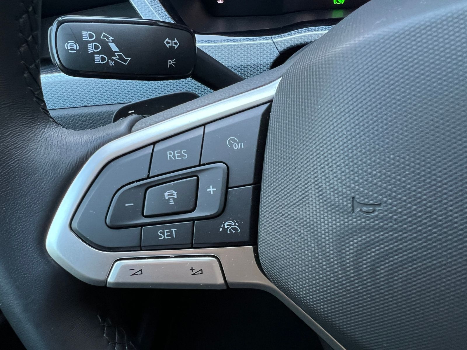 Fahrzeugabbildung Volkswagen Touran Comfortline 2.0 TDI DSG *R-Line Ext.,AHK,