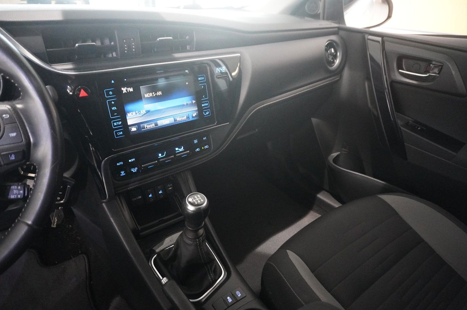 Fahrzeugabbildung Toyota Auris 1.2 LIM. DESIGN EDITION NAVI/LED/KAMERA/SH