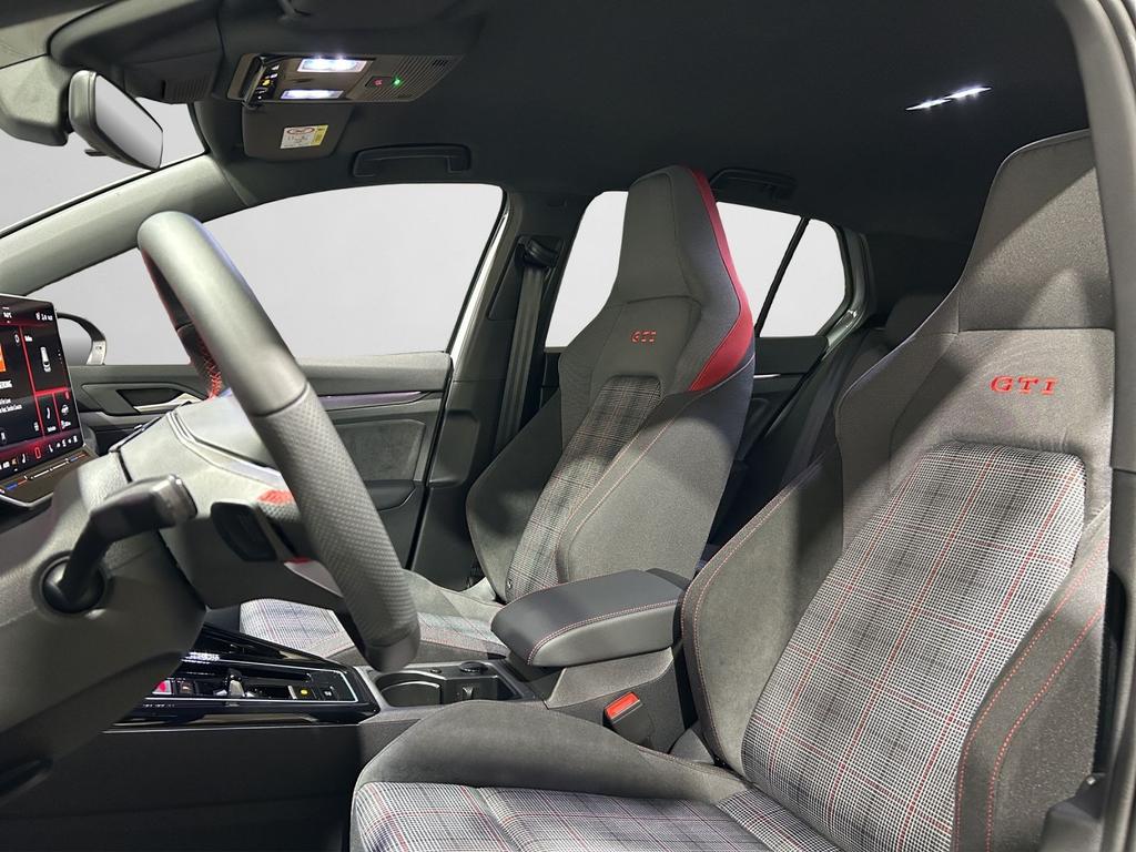 Volkswagen Golf 11