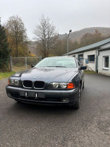 BMW E39 520i