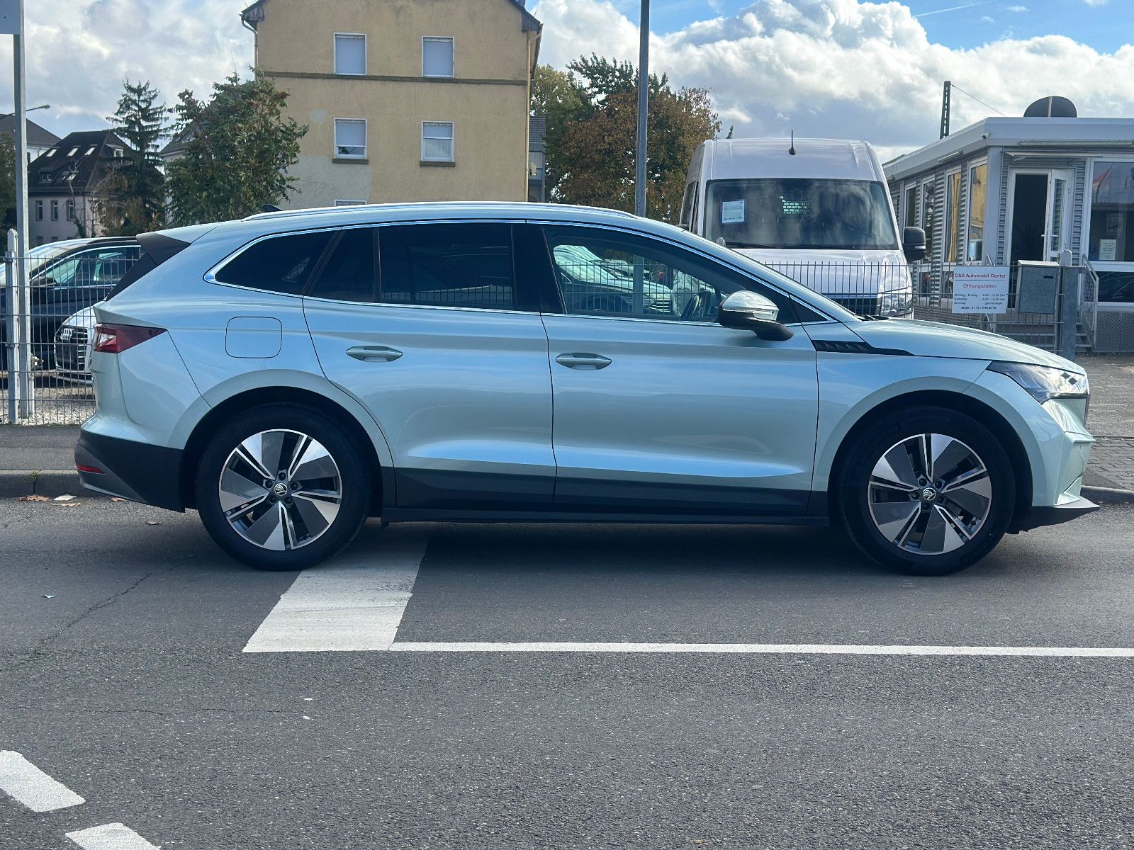 Fahrzeugabbildung SKODA ENYAQ 80 LODGE*1.HAND+AHK+204PS*