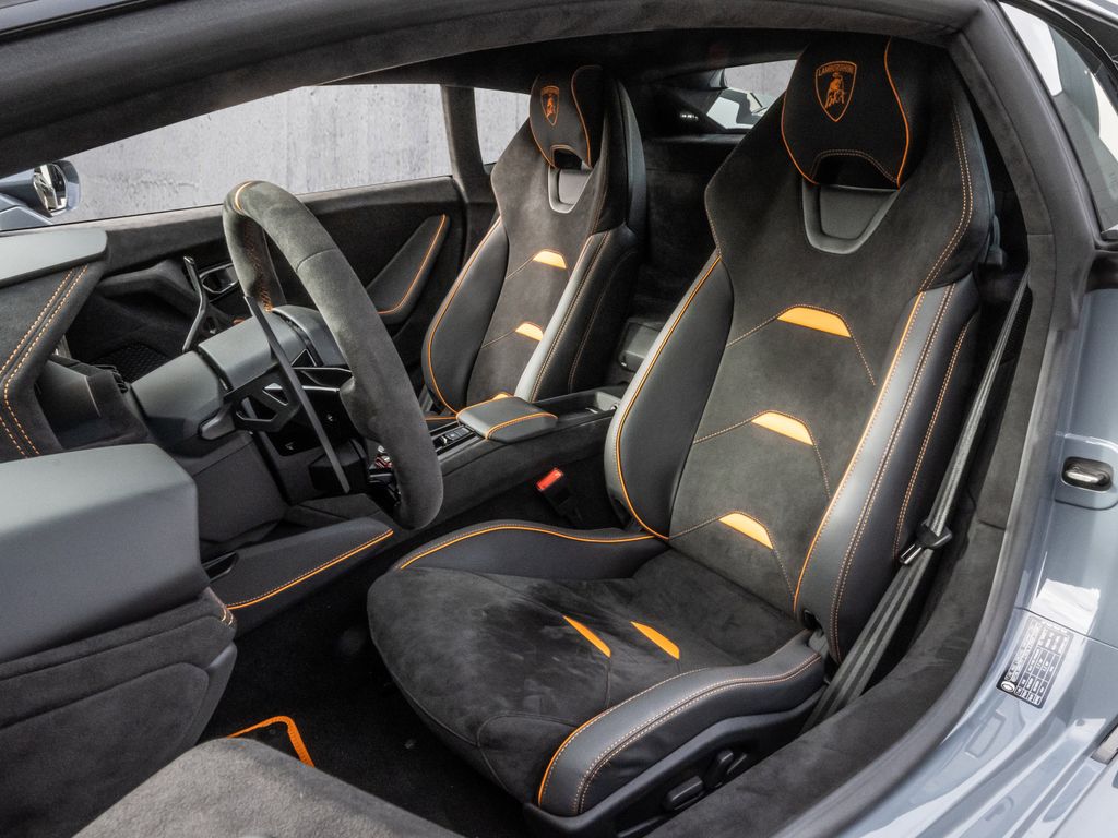 LAMBORGHINI Huracán 2024