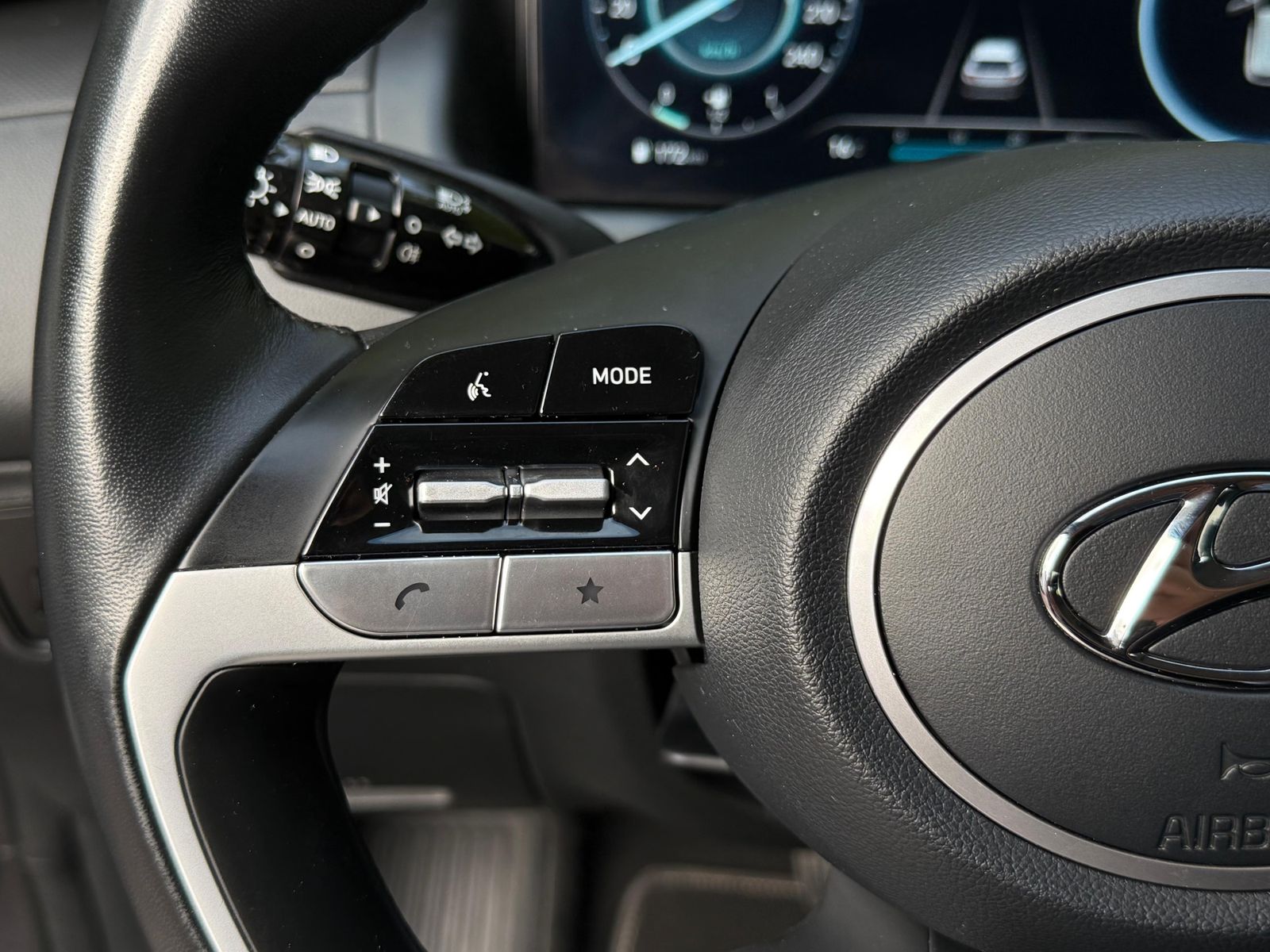 Fahrzeugabbildung Hyundai Tucson 1.6 T-GDI DCT 2WD LED+SHZ+KAM+CARPLAY+DAB