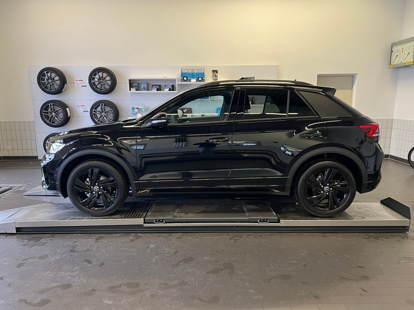 Fahrzeugabbildung Volkswagen T-Roc R-Line 1.5 TSI DSG *Black Style,AHK,Navi*