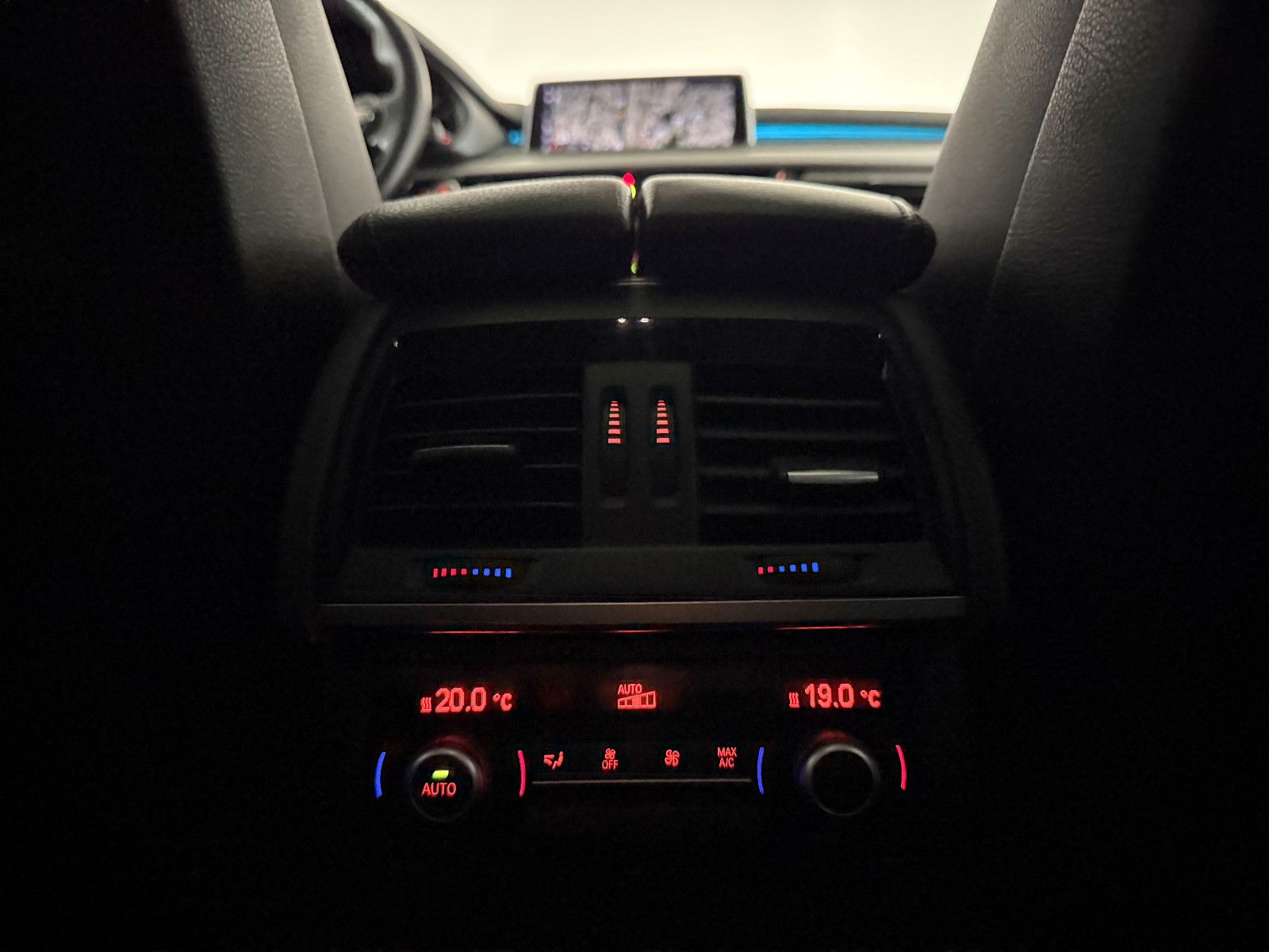 Fahrzeugabbildung BMW X6 xDrive 30 d M SPORT/LED/ACC/H&K/AHK/eGSD
