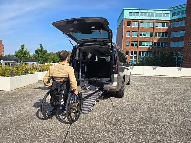 Volkswagen Caddy Maxi Life Maxi Rollstuhlrampe