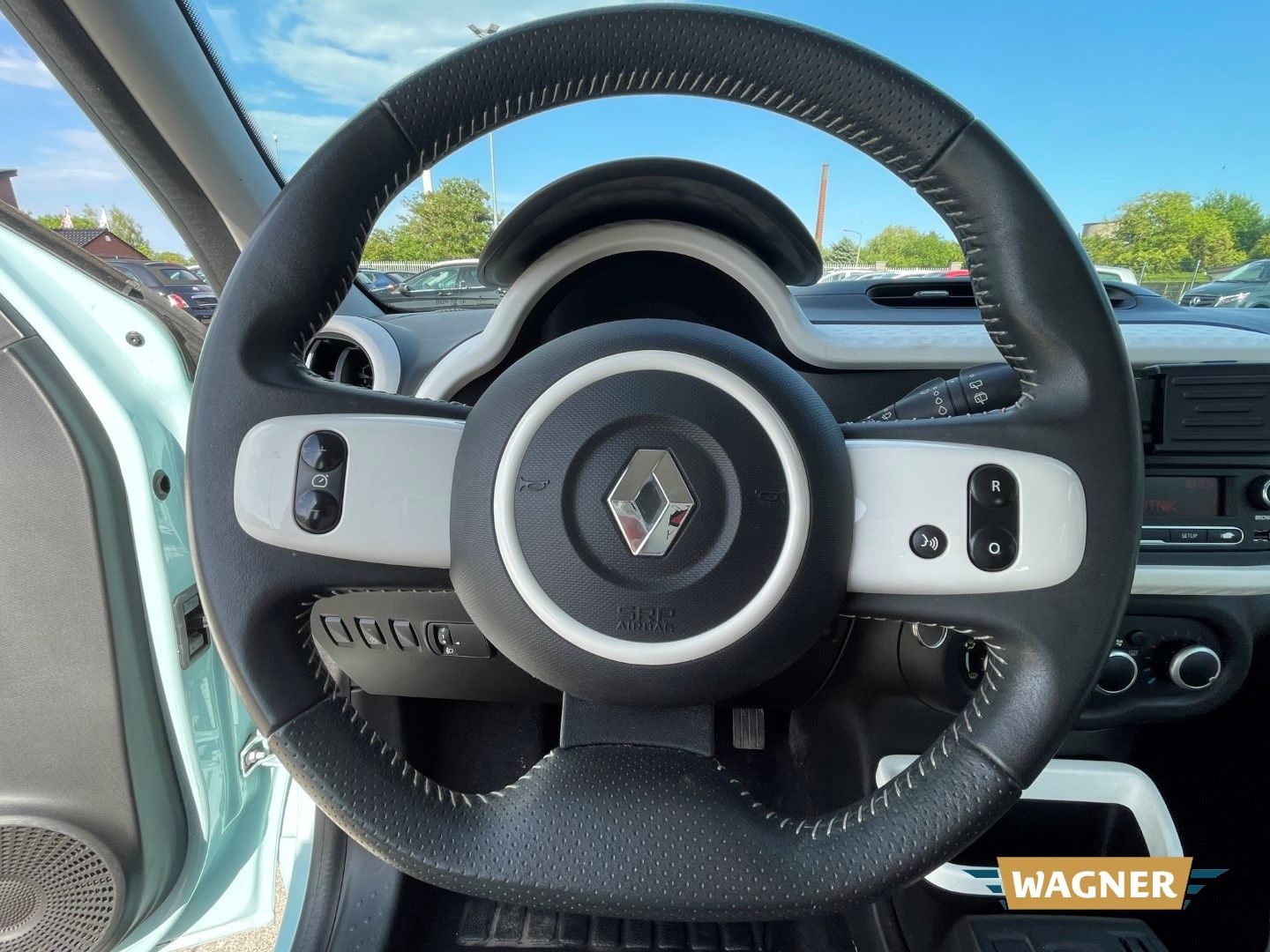 Fahrzeugabbildung Renault Twingo Dynamique leichter Frontschaden