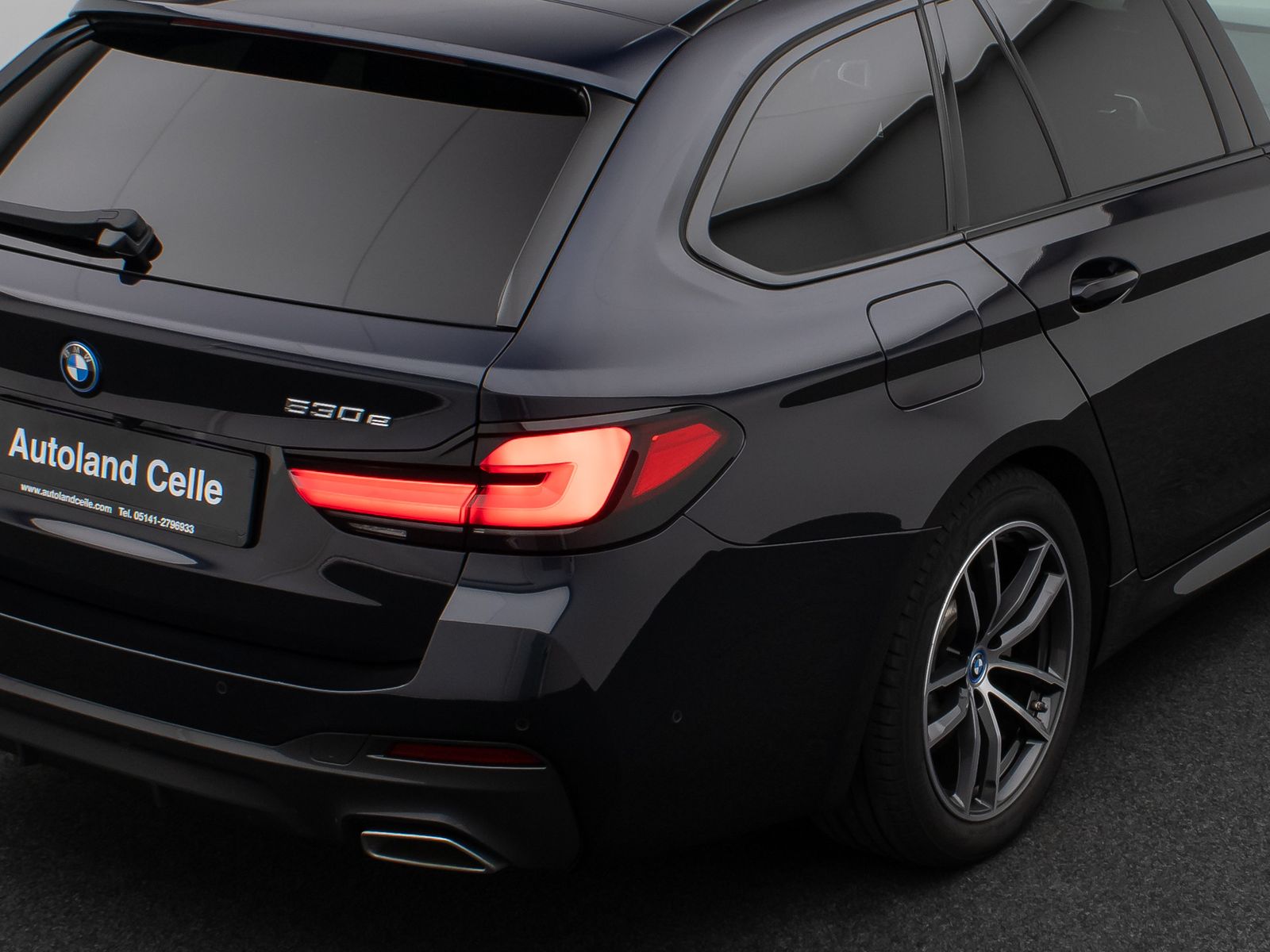 Fahrzeugabbildung BMW 530e M Sport Panorama Kamera DAB HiFi Alarm LED