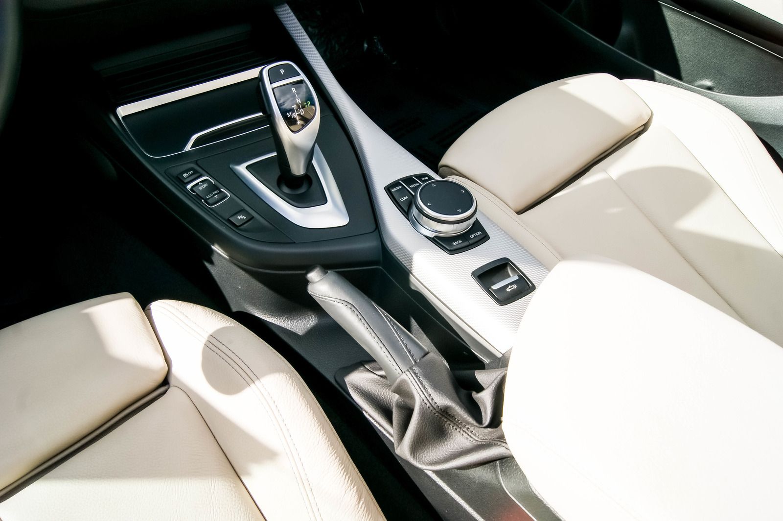 Fahrzeugabbildung BMW 220 d Cabrio M Sport Estoril NAVI LED KAMERA AHK
