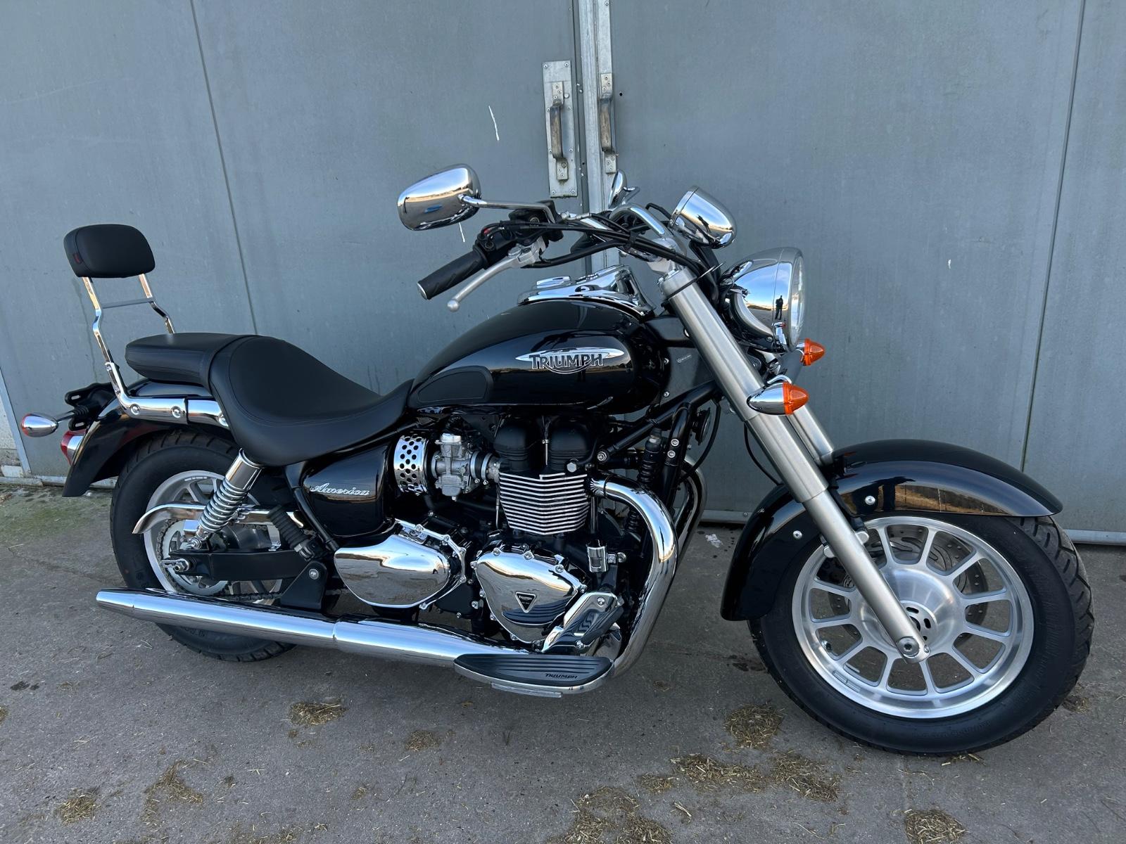 Triumph BONNEVILLE AMERICA