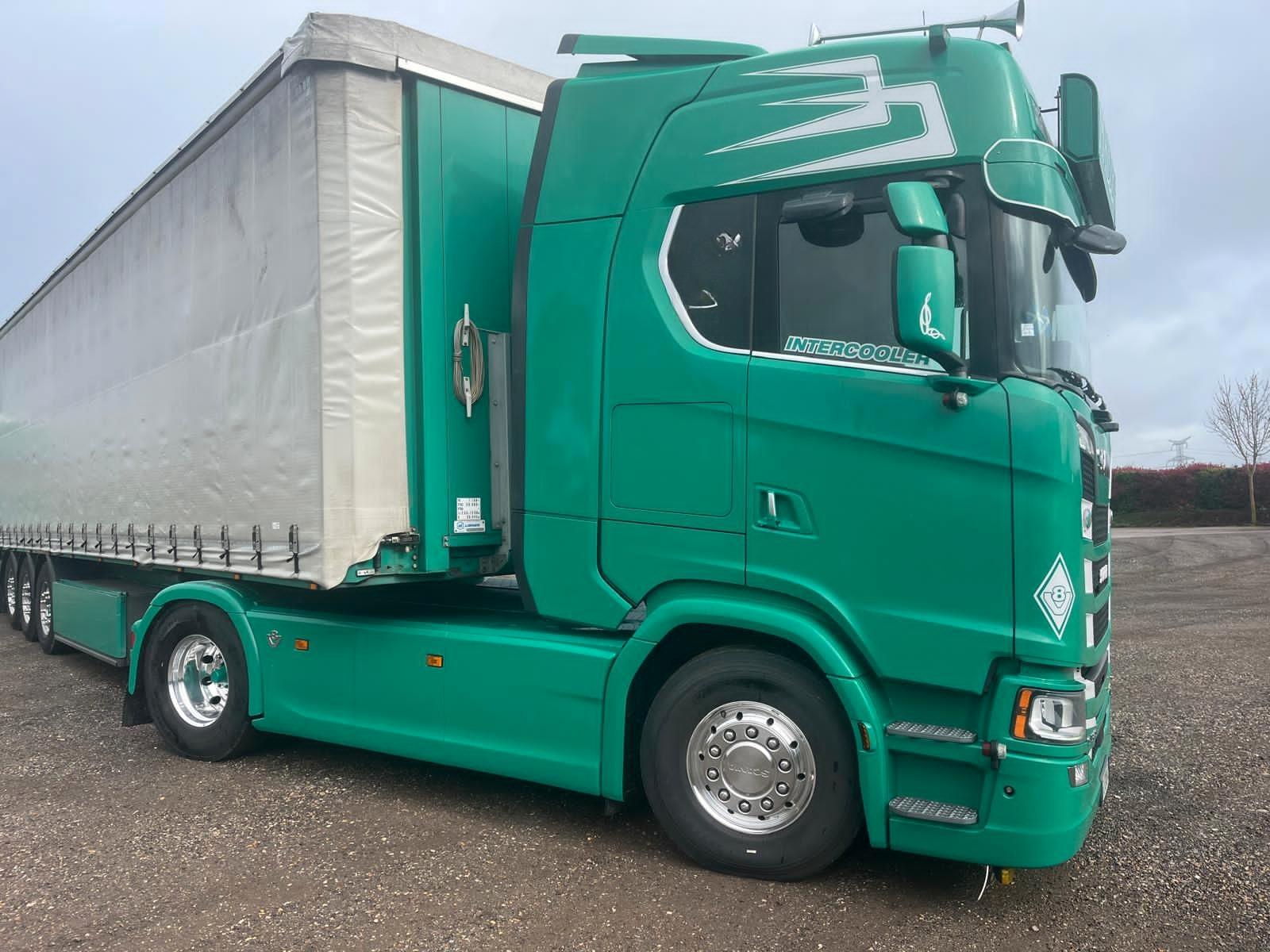 Scania S 520 V8