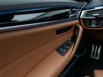 Fahrzeugabbildung BMW 530e M Sport Panorama360°Laser HUD DAB HiFi AHK