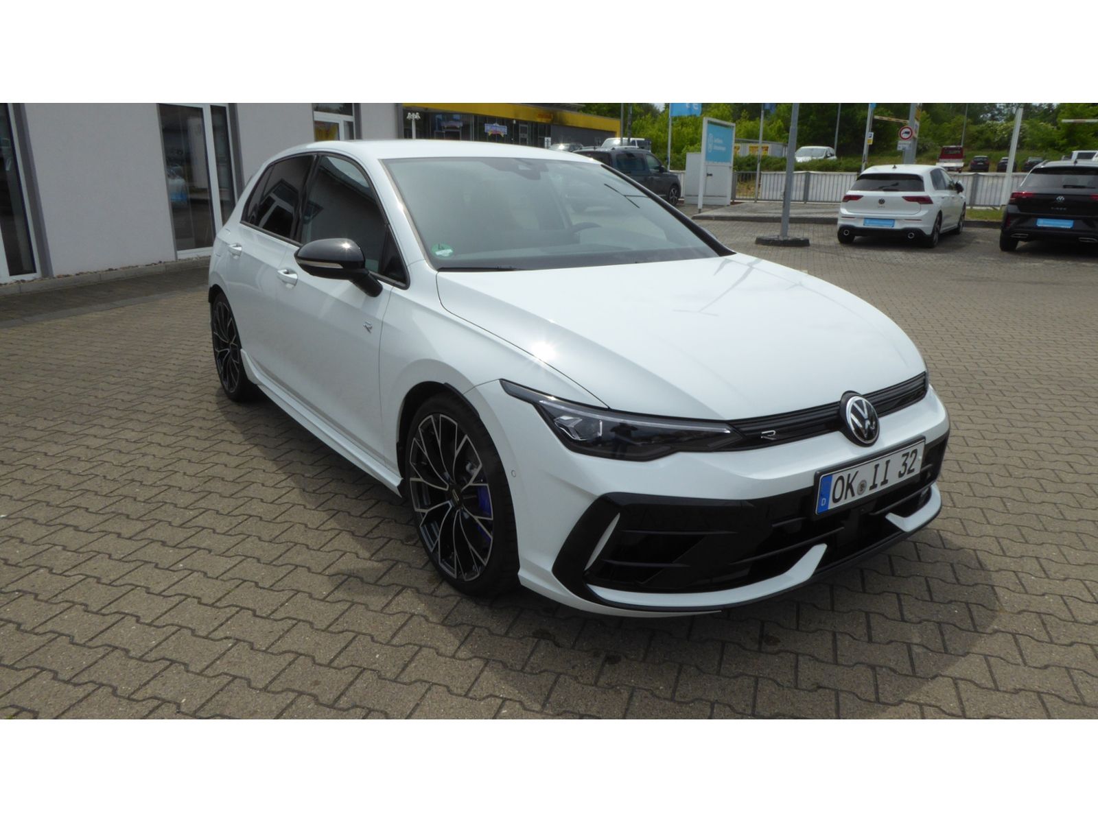 Volkswagen Golf VIII R 2.0 TSI DSG LED DCC R-PERFORMANCE foto 3