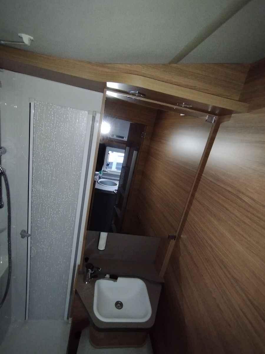 Fahrzeugabbildung Weinsberg CaraCompact Suite MB EDITION PEPPER 640 MEG 24er