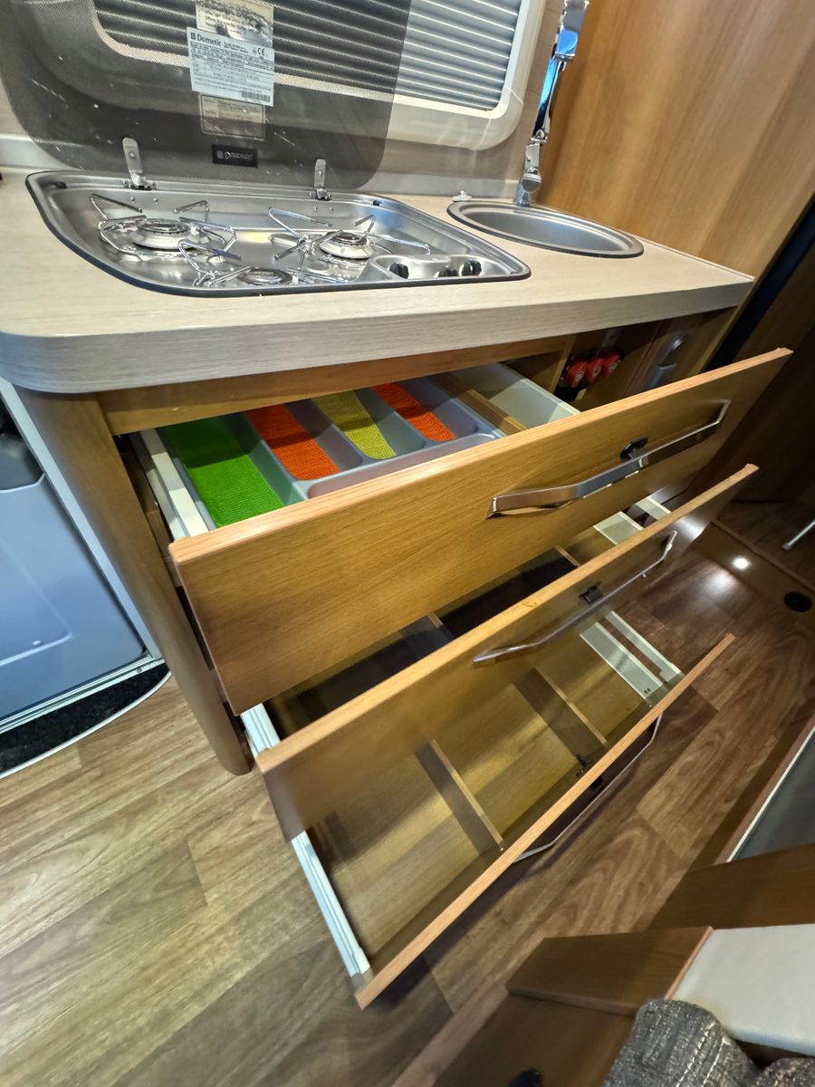 Fahrzeugabbildung Knaus VAN 650 I MEG AUTOMATIK LÄNGSBETT HUBBETT 1.HAND