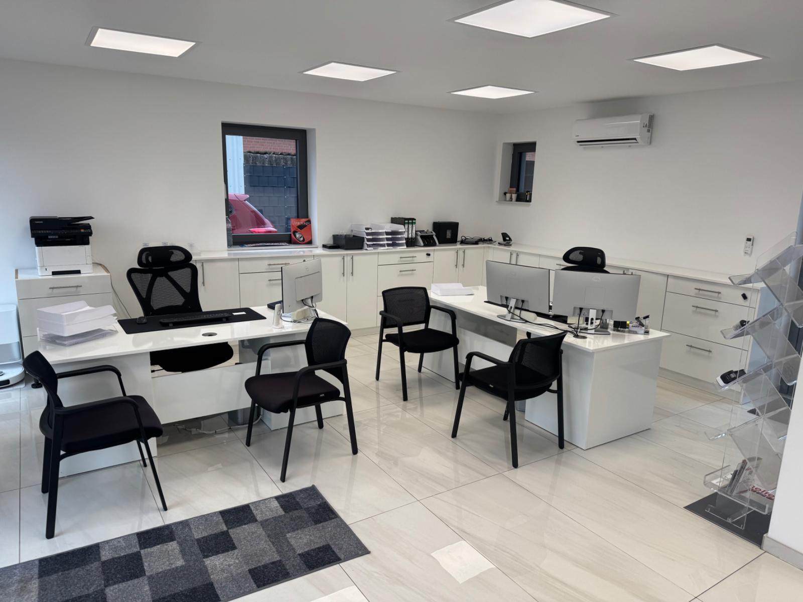showroom-image-top