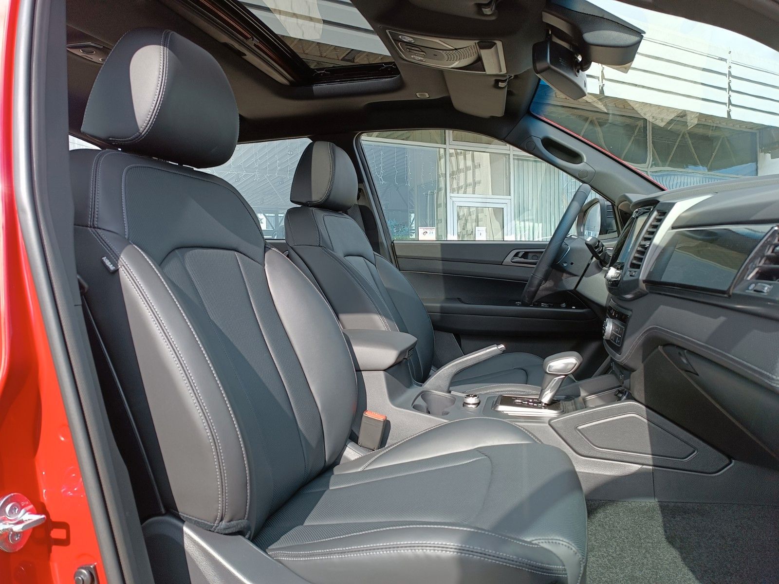 Fahrzeugabbildung Ssangyong Musso Grand 2.2d AT 4x4 BLACK LEDER+XENON+SD+AHK