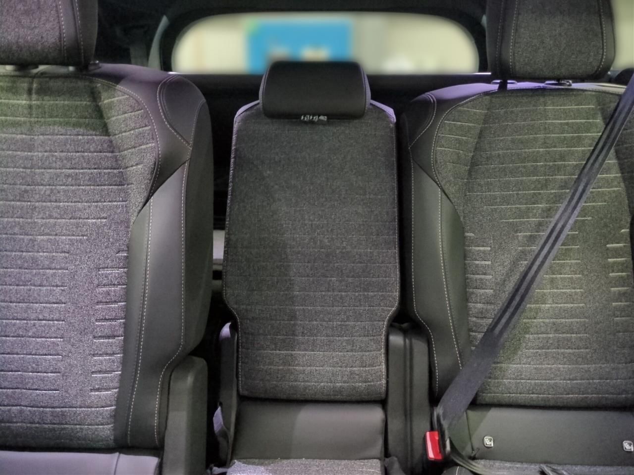 Fahrzeugabbildung Peugeot 5008 Allure MHEV 145 e-DSC+Navi+Sitzhzg.+Keyless