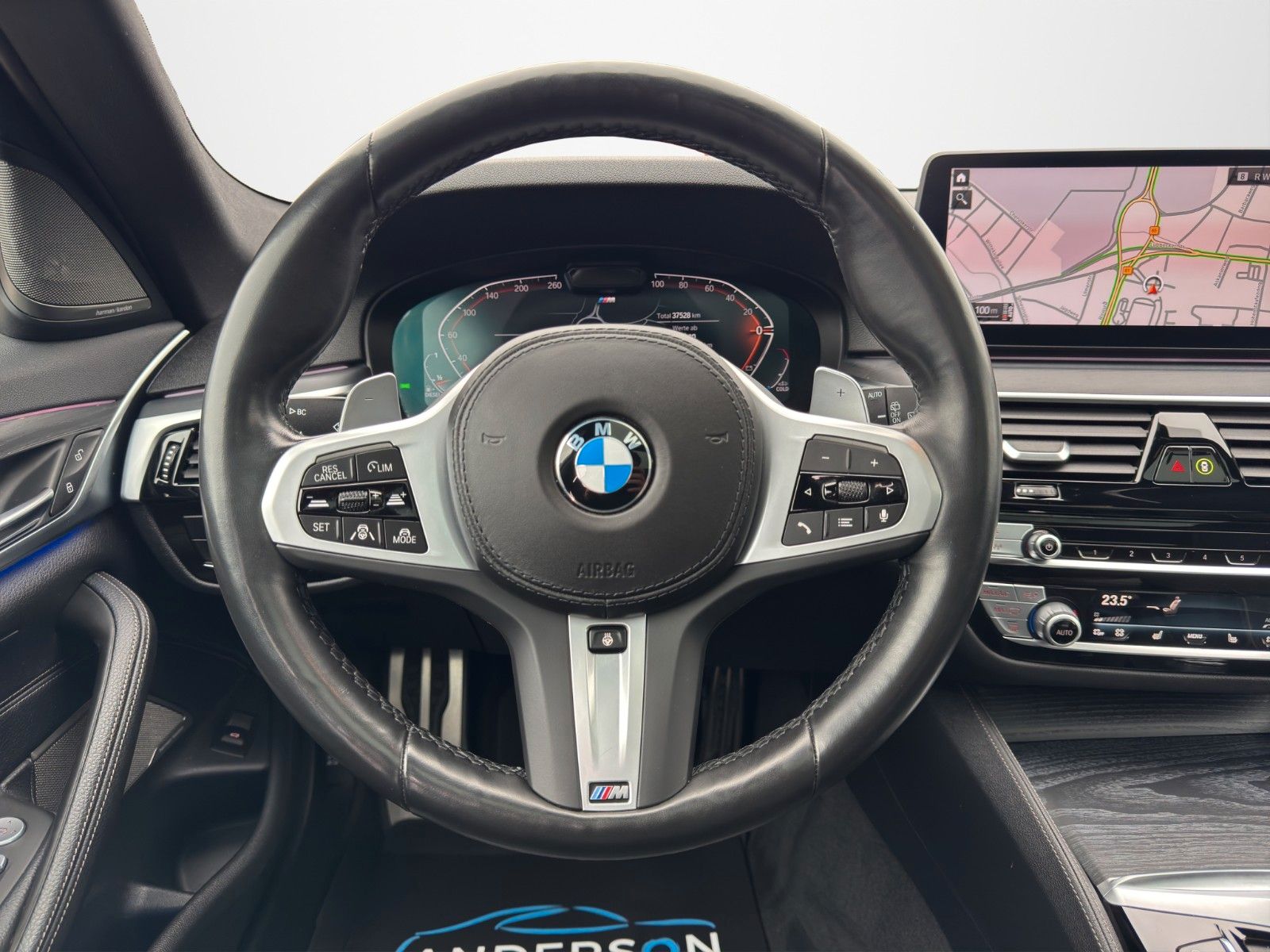 Fahrzeugabbildung BMW 530D TOURING XDRIVE M SPORT HUD H&K PANO LASER