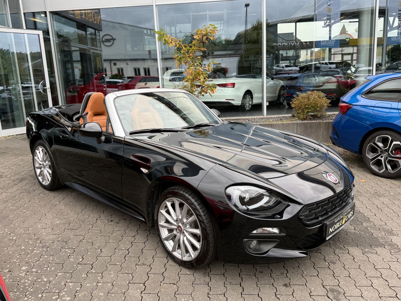 Fahrzeugabbildung Fiat 124 Spider Lusso KAM LED NAVI