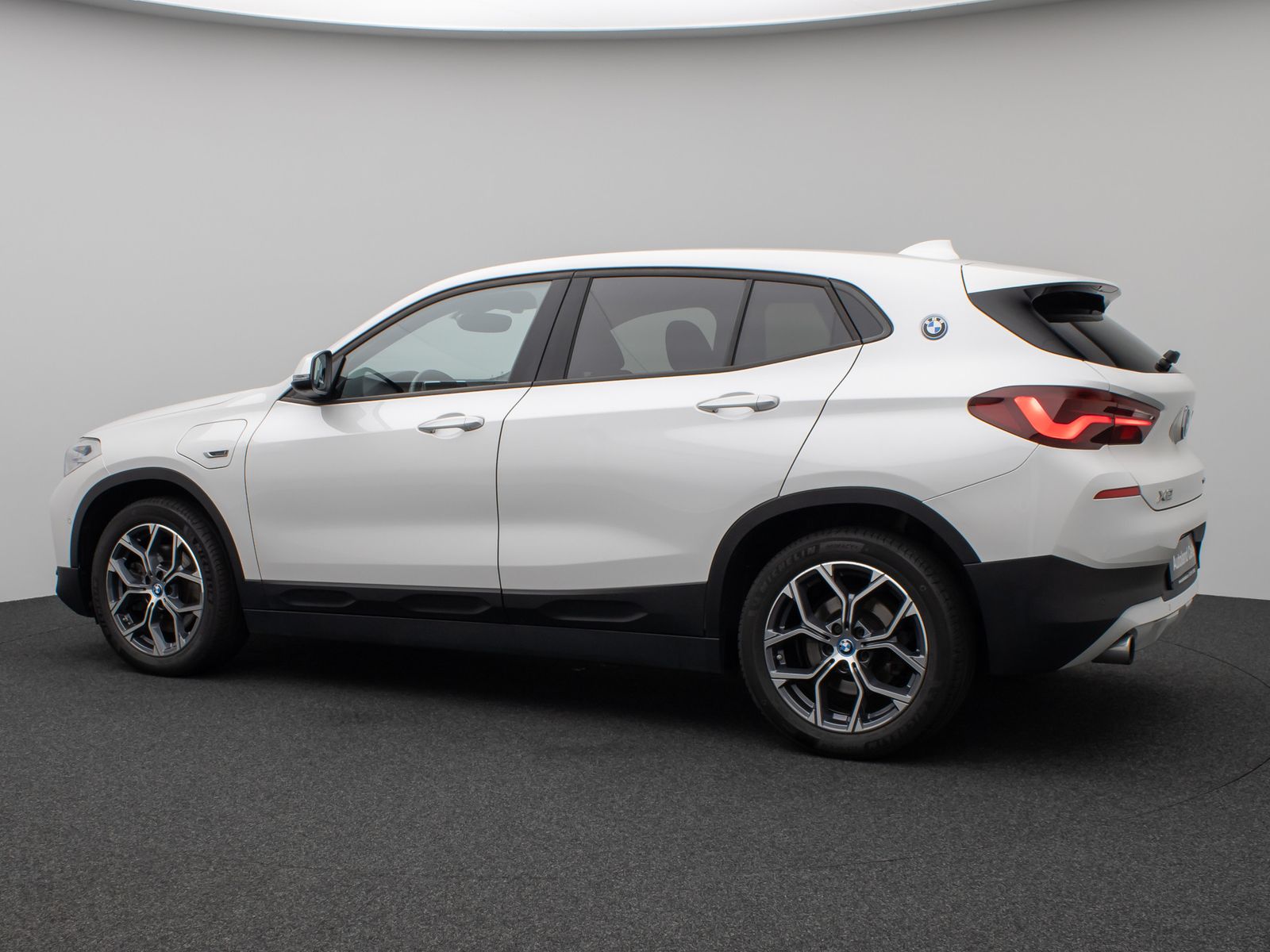 Fahrzeugabbildung BMW X2 xD25e Kamera DAB HiFi Navi Komfort Sport LED