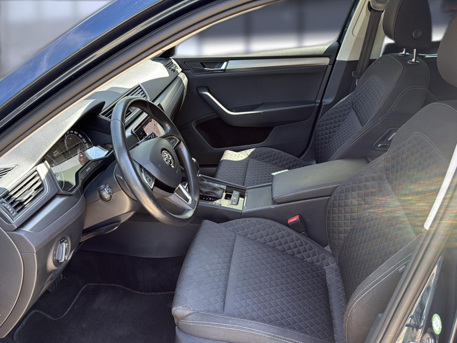 Fahrzeugabbildung SKODA Superb Combi Style 4x4