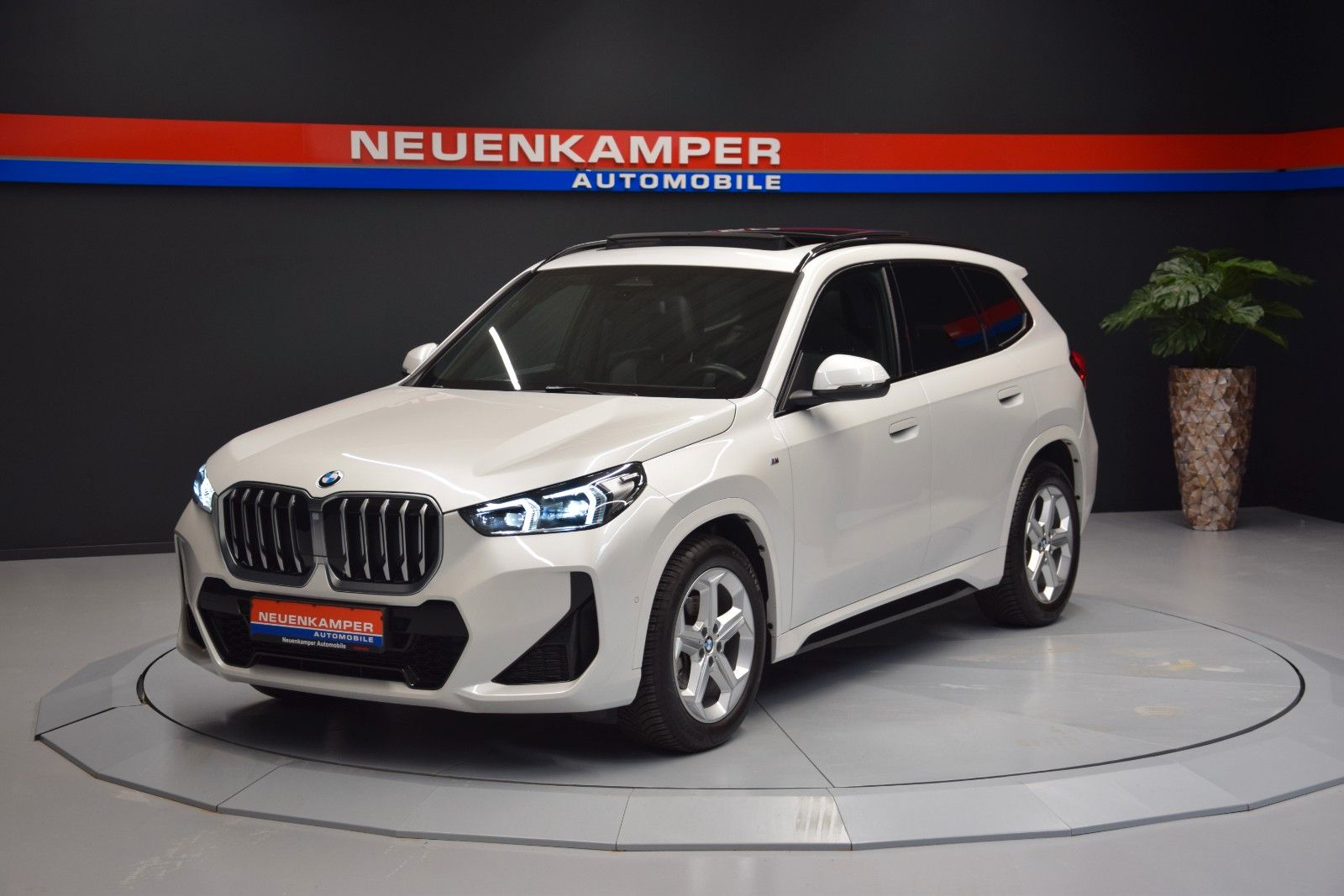 Fahrzeugabbildung BMW X1 18 i sDrive M Sport Pano H&k ACC Memory Leder