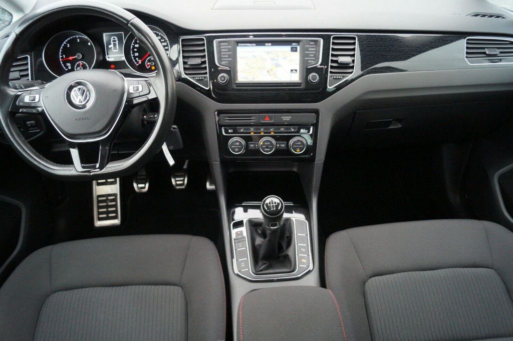 Fahrzeugabbildung Volkswagen GOLF SPORTSVAN VII SOUND BMT*PANORAMA+AHK+NAVI*