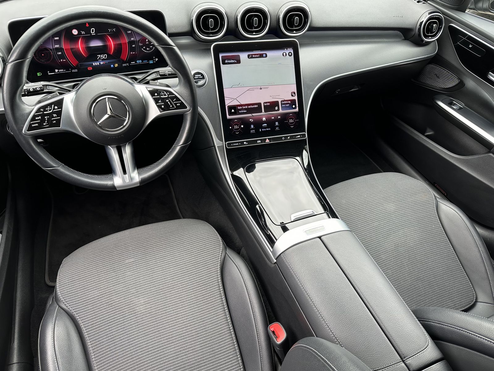 Fahrzeugabbildung Mercedes-Benz C 200d T Avantgarde NAV+LED+KAM+VCOCKPIT+CARPLAY