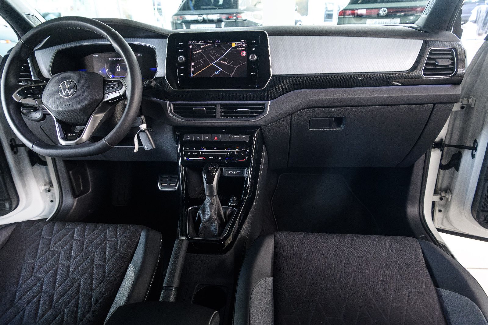 Fahrzeugabbildung Volkswagen T-Cross Goal 1.0 TSI DSG LED+AHK+NAV+ACC+APP+SHZ