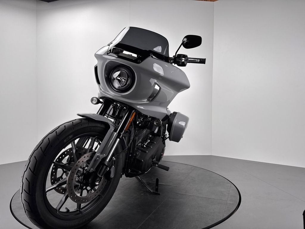 Fahrzeugabbildung Harley-Davidson LOW RIDER ST FXLRST *NEUWERTIG *1. HAND