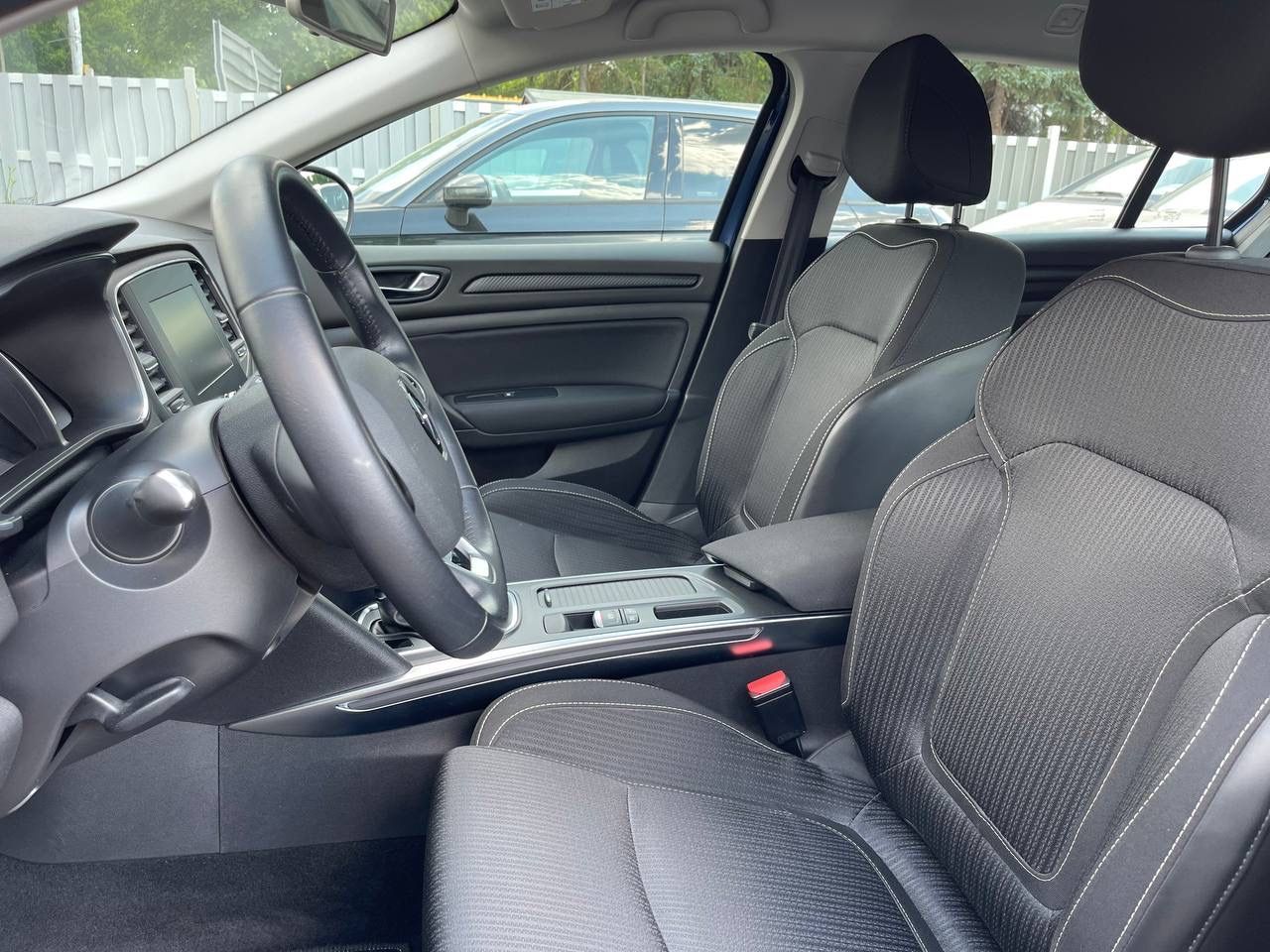 Fahrzeugabbildung Renault Megane Grandtour 1.2 TCE *Tempomat*Navi*SHZ*