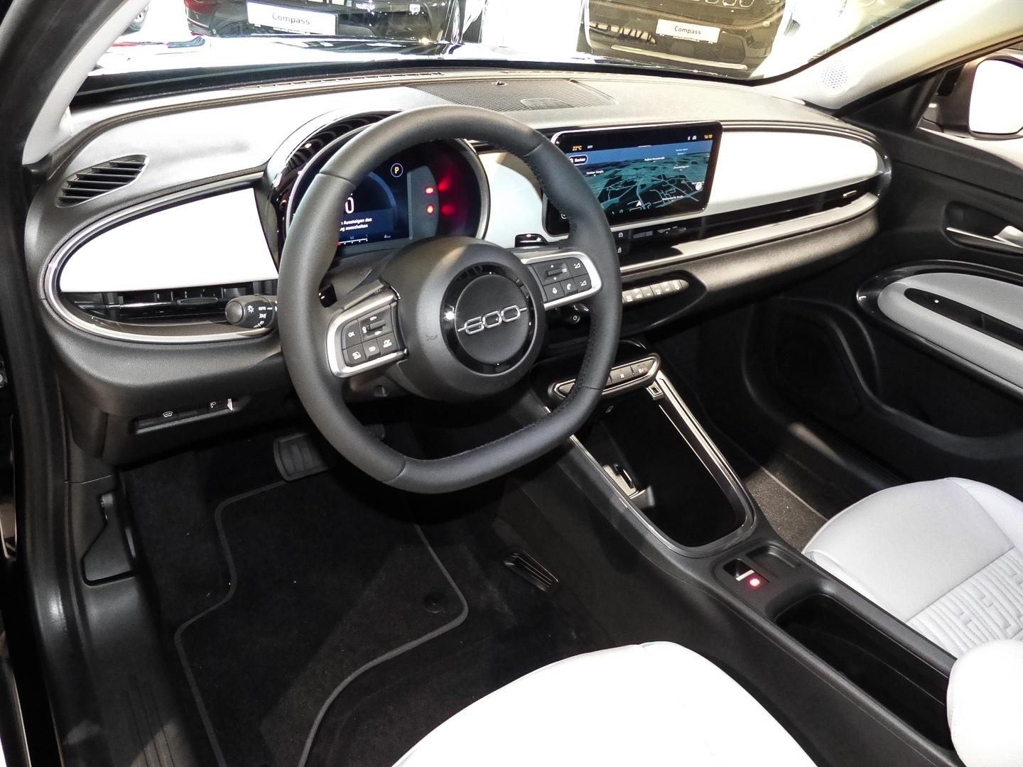 Fiat 600 La Prima Hybrid DCT Navi Massage Sitz LED