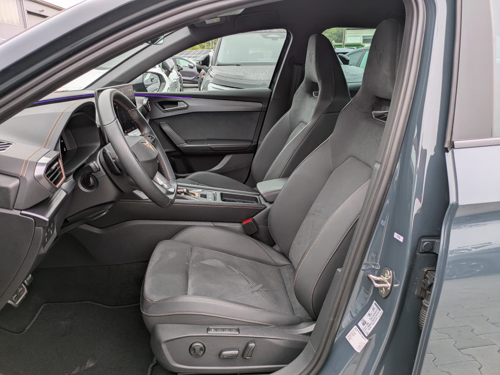 Fahrzeugabbildung CUPRA Leon 1.5 eTSI EDGE MATRIX*ACC*KAM*18"5JGARANTIE