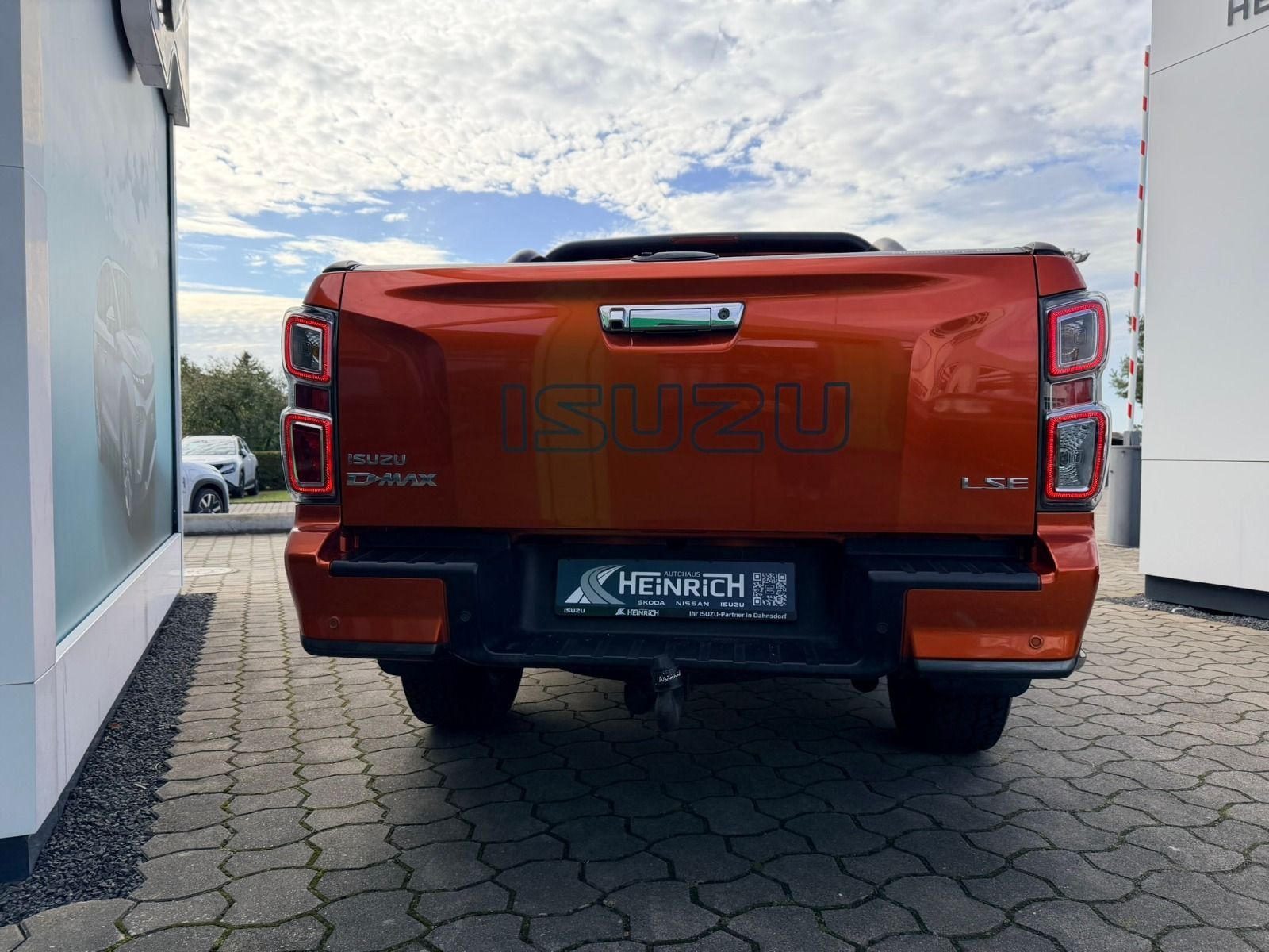 Fahrzeugabbildung Isuzu D-Max Double Cab 4WD V-Cross*AHK*LED*RFK