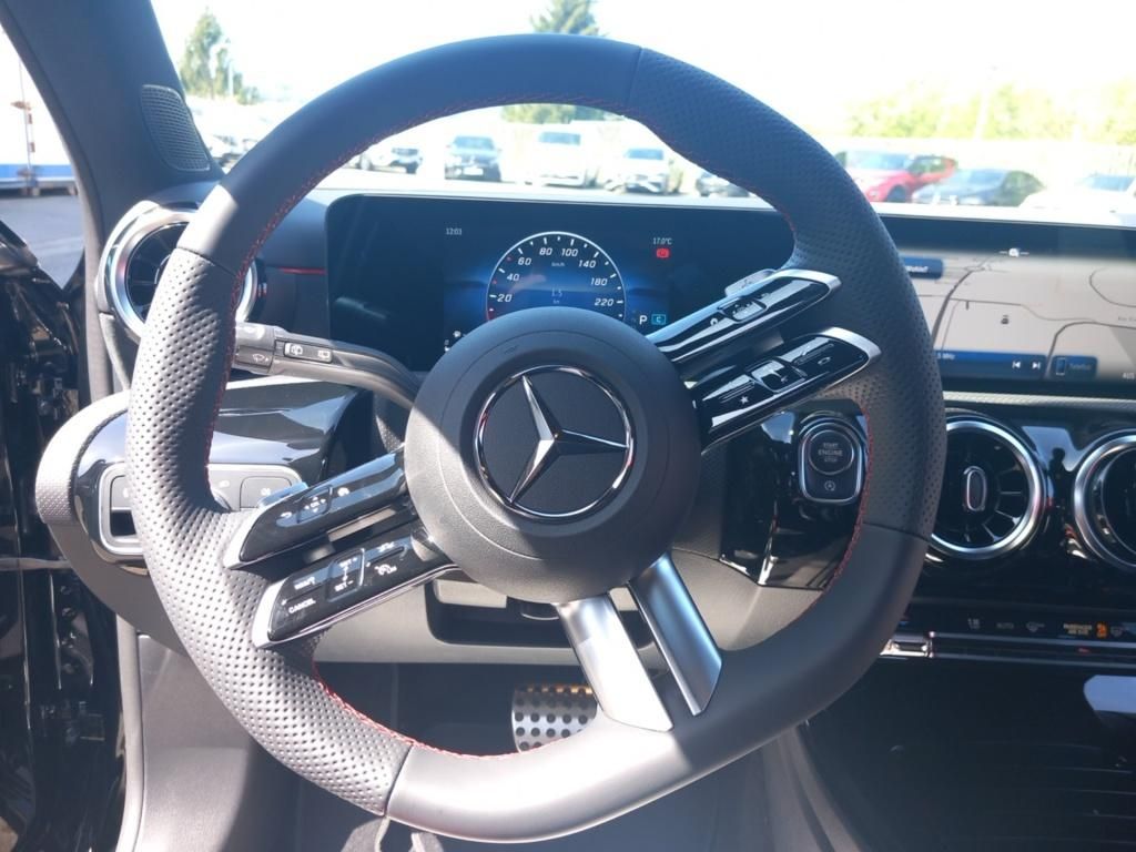 Fahrzeugabbildung Mercedes-Benz A 180 Kompaktlimousine AMG Line*Night Paket*LED
