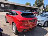 Jaguar E-Pace R-Dynamic SE AWD Aut. Leder beige Pano - Jaguar E-PACE SE mit Benzin-Antrieb