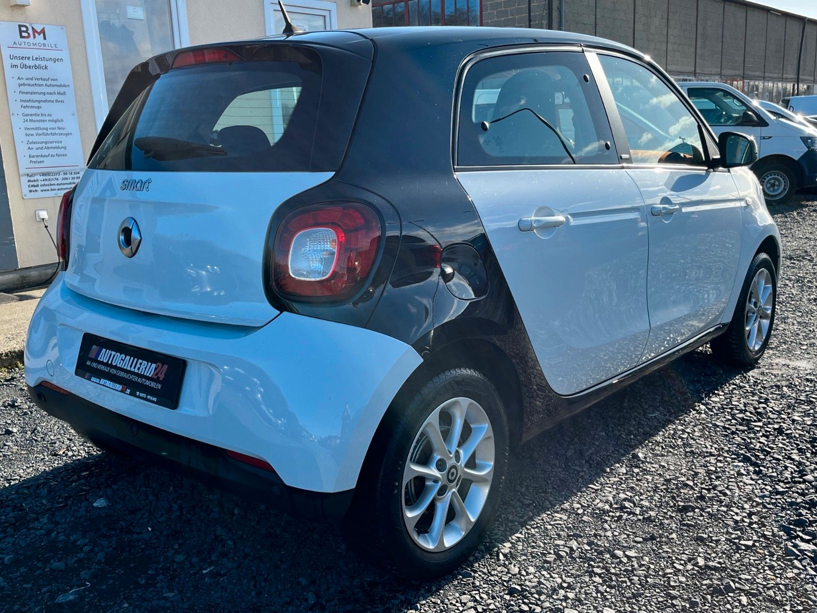 Fahrzeugabbildung Smart ForFour 1.0 passion 52kW Navi Klimaaut. Tempomat