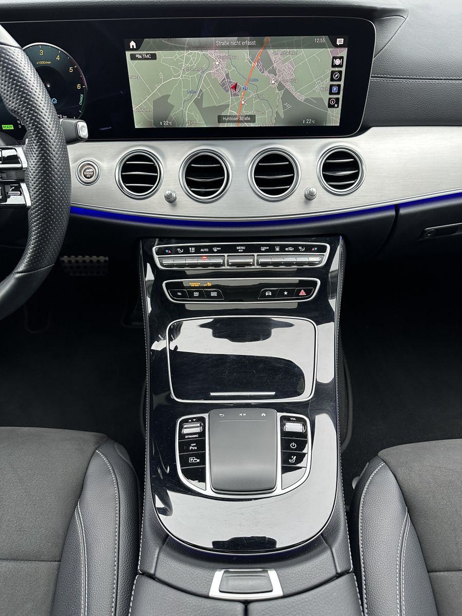 Fahrzeugabbildung Mercedes-Benz E 300de 4Matic AMG-Line NAV+LED+PANO+AHK+HEAD-UP