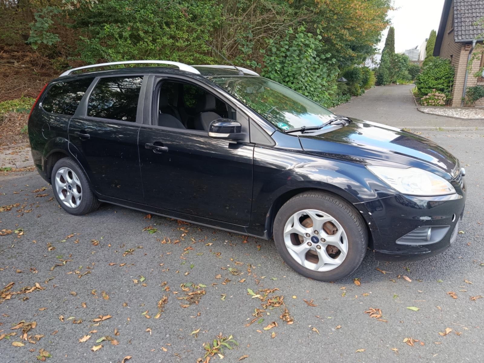 Ford Focus 2010 — interior
