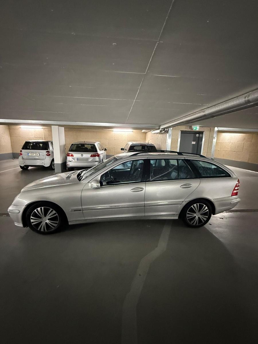 Mercedes-Benz C220 2004 — engine 150 HP (110kW)