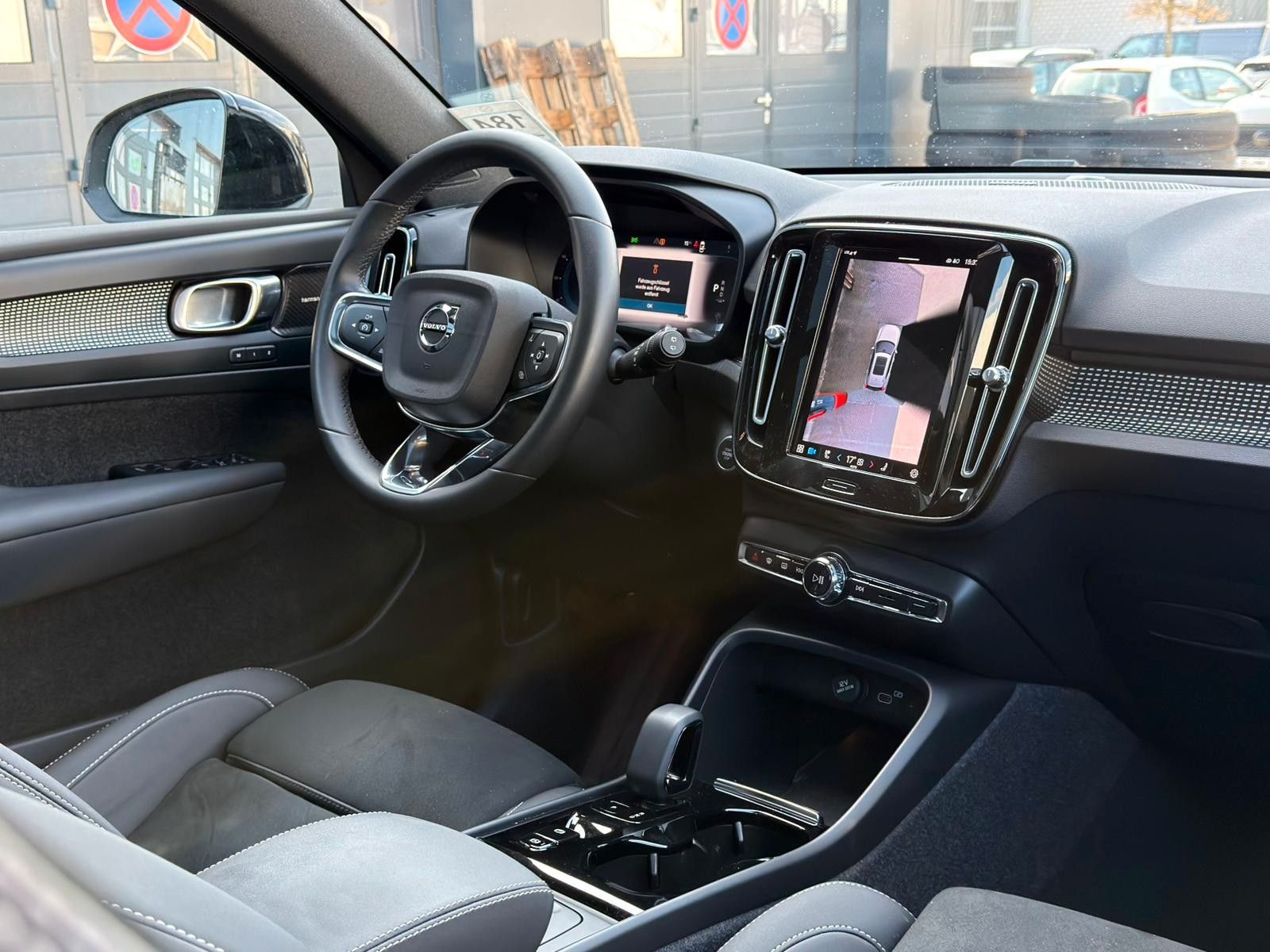 Fahrzeugabbildung Volvo XC40 B4 AWD Ultimate Dark*PANO*STDHZG*360°*ACC