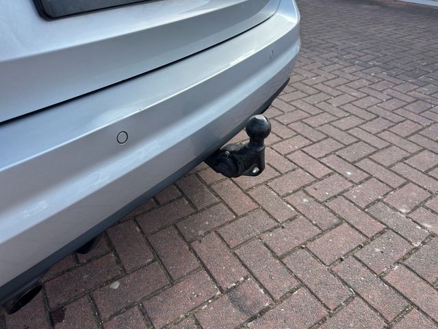 Touran 2.0 TDI Comfortline DSG SHZ NAVI AHK ACC