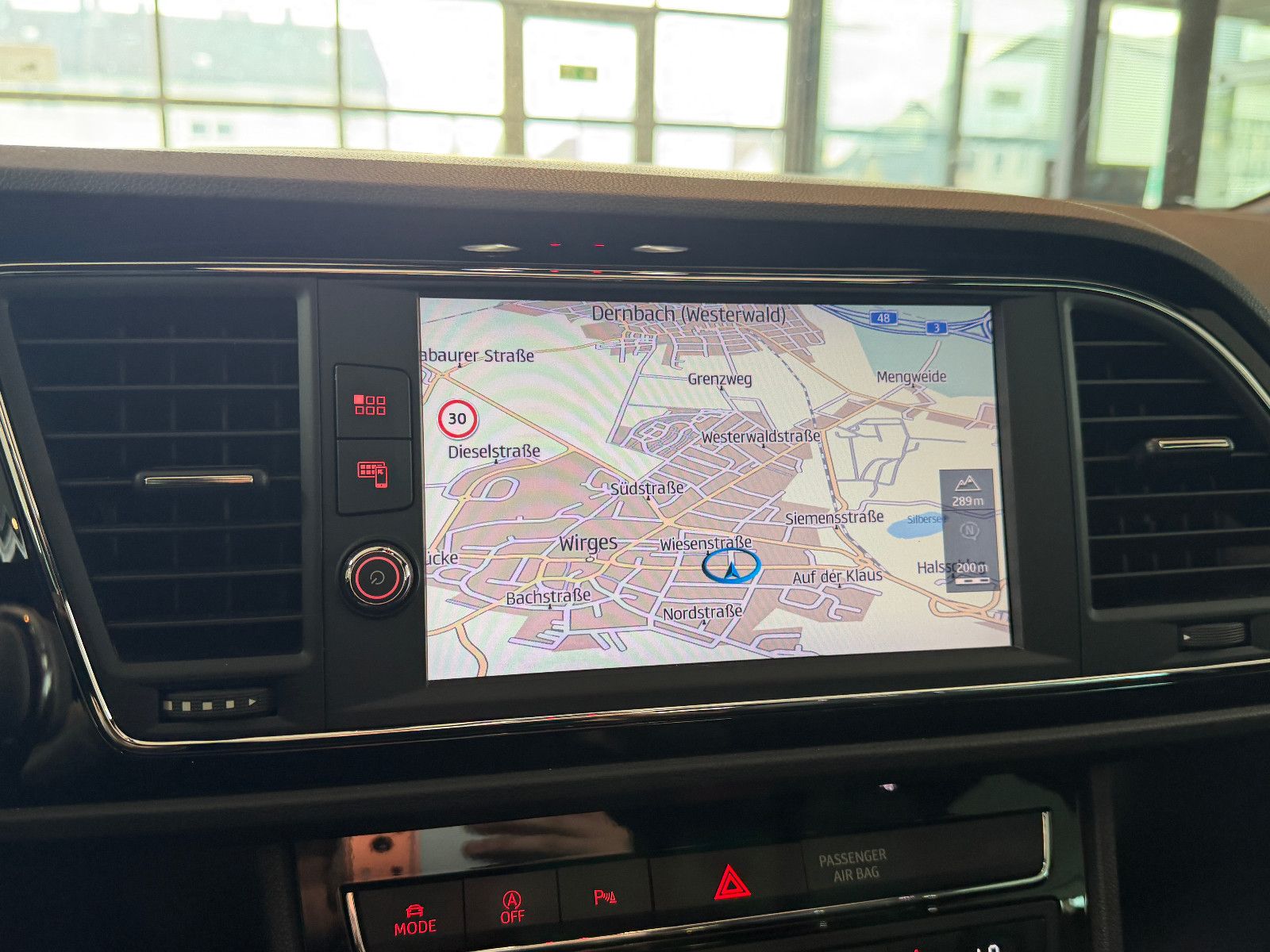 Fahrzeugabbildung SEAT Leon ST FR//ACC/LED/PANORAMA/APPLE-CAR/KAMERA