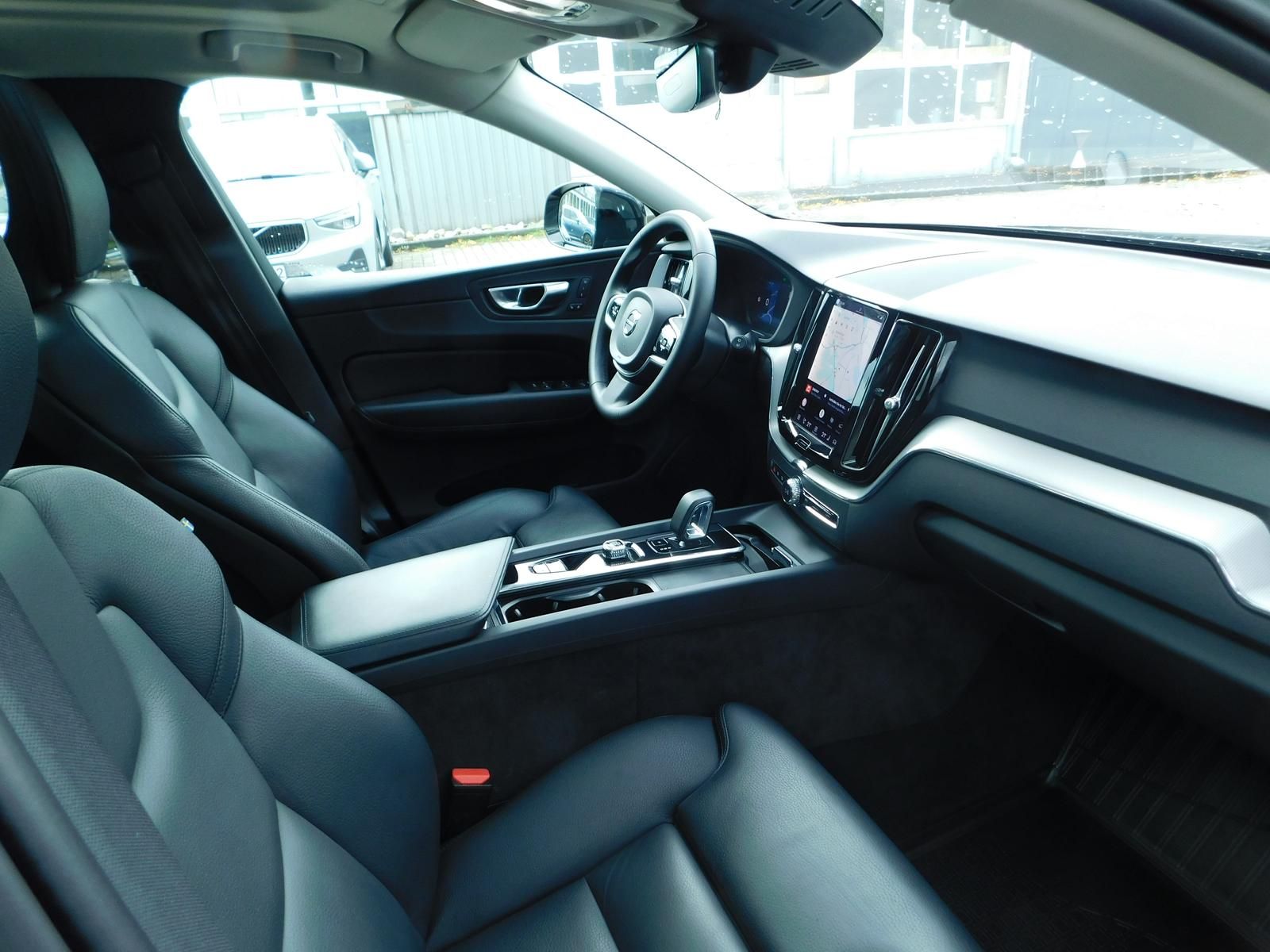 Fahrzeugabbildung Volvo XC60 B4 D Plus Dark